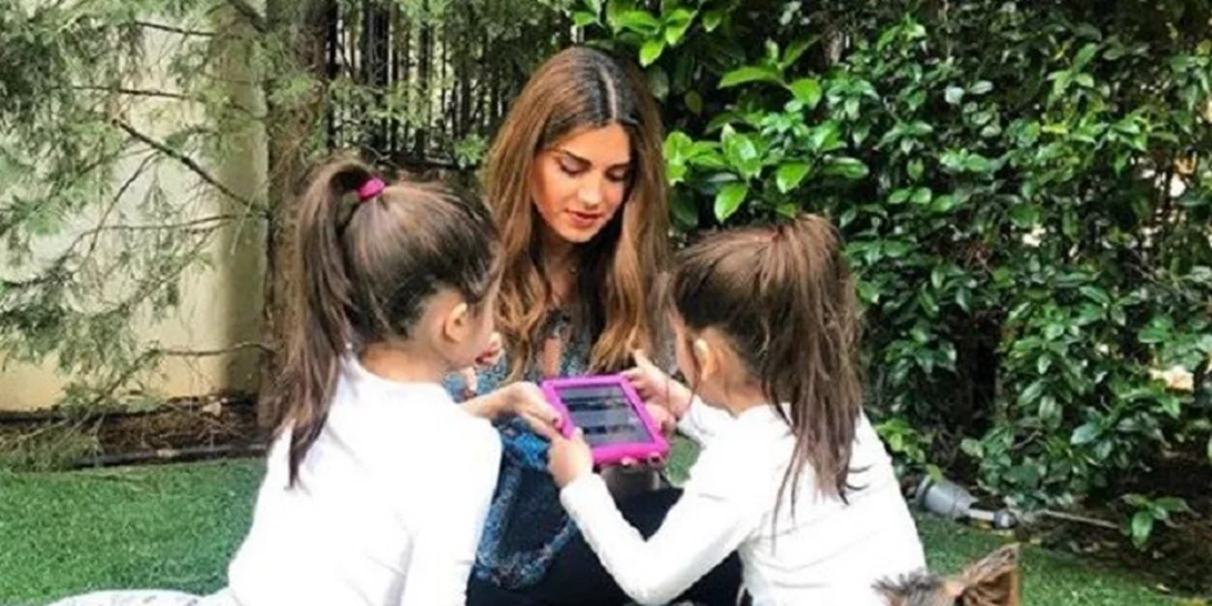 Η Σταματίνα Τσιμτσιλή στην κουζίνα με τις κόρες της | Δες τι έφτιαξαν