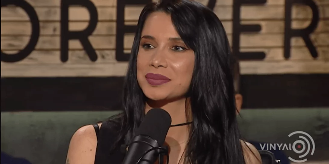 Πάολα | «Μάγεψε» το «Βινύλιο» με μία unplugged εμφάνιση – έκπληξη (vid)