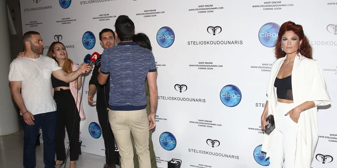 Η αμήχανη (;) στιγμή που Μαίρη Συνατσάκη και Μύρωνας Στρατής συναντήθηκαν σε επίσημο event