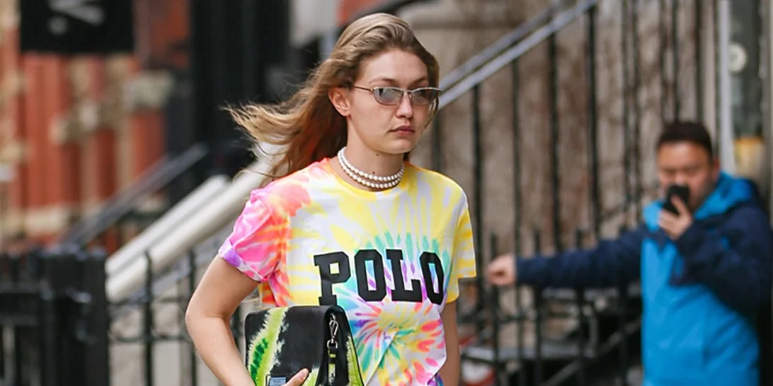 Tie-dye: 4 celebrities σου δείχνουν πώς να το φορέσεις
