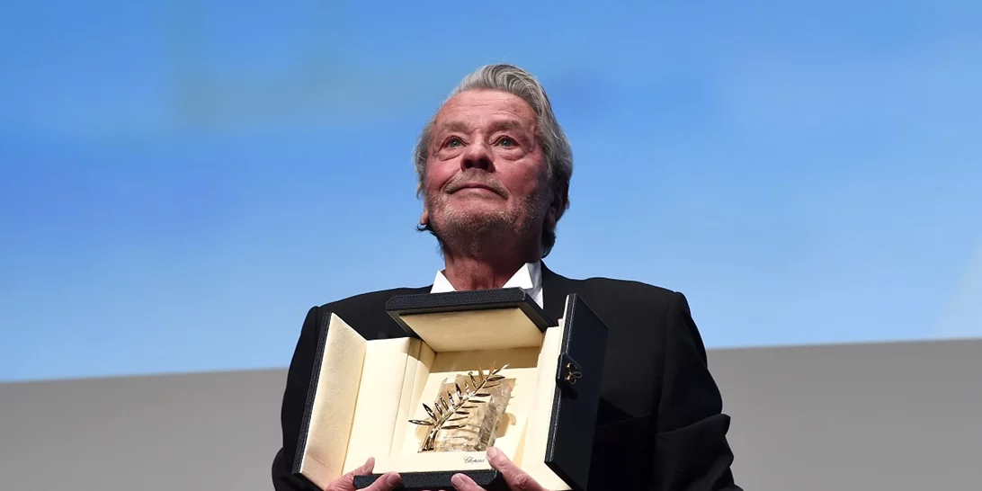 Alain Delon | Τιμήθηκε με  Χρυσό Φοίνικα στο Φεστιβάλ των Καννών