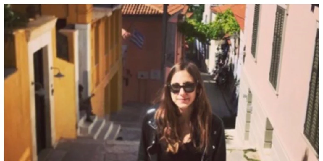 Φωτεινή Αθερίδου | Σηκώνει τη μπλούζα και μας δείχνει τη φουσκωμένη της κοιλίτσα!