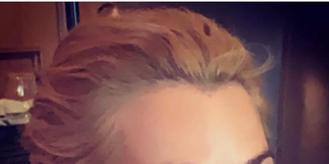 «Τι έγινε Κωστάκη;» | Η Τζένη Μπότση εύχεται στους εορτάζοντες και αυτοτρολάρεται