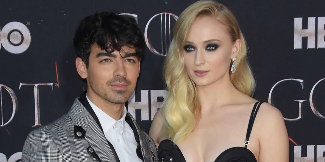 Sophie Turner – Joe Jonas | To νυφικό και οι πρώτες φωτογραφίες από τον γάμο