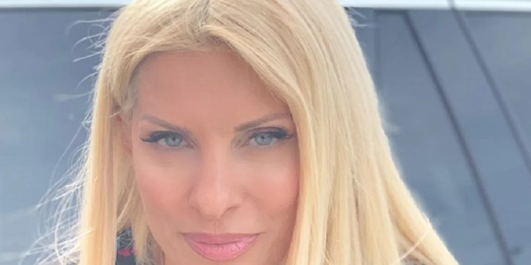 Ελένη Μενεγάκη | Η φωτογραφία από το καμαρίνι της με το δώρο που δέχθηκε