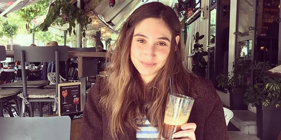 Η Φωτεινή Αθερίδου ποζάρει με μαγιό | Δες το σχέδιο που επέλεξε στον πέμπτο μήνα της εγκυμοσύνης