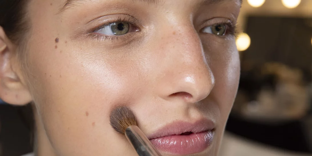 Σου φαίνεται βαρύ το μέικ απ σου, τώρα που μπαίνει το καλοκαίρι; Όχι πια!