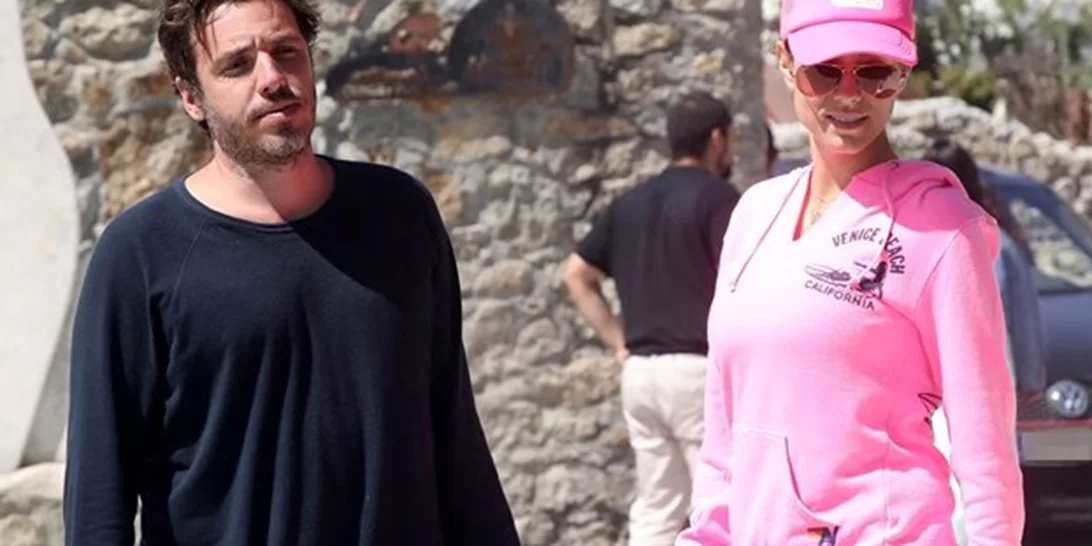 Δούκισσα Νομικού | Στην Μύκονο με τον σύζυγό της, Δημήτρη Θεοδωρίδη (+το αναμνηστικό από τον γάμο τους που φόρεσε)