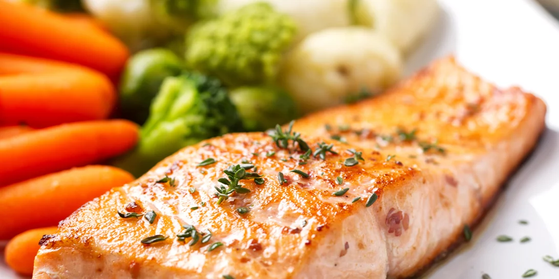 Σολομός με μπρόκολο | Υγιεινό, ελαφρύ πιάτο και γεμάτο θρεπτικά συστατικά