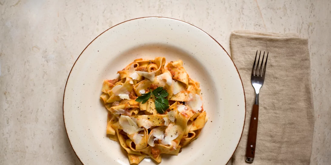 Παπαρδέλες με μπέικον και αυγά | Να τι θα μαγειρέψεις σήμερα