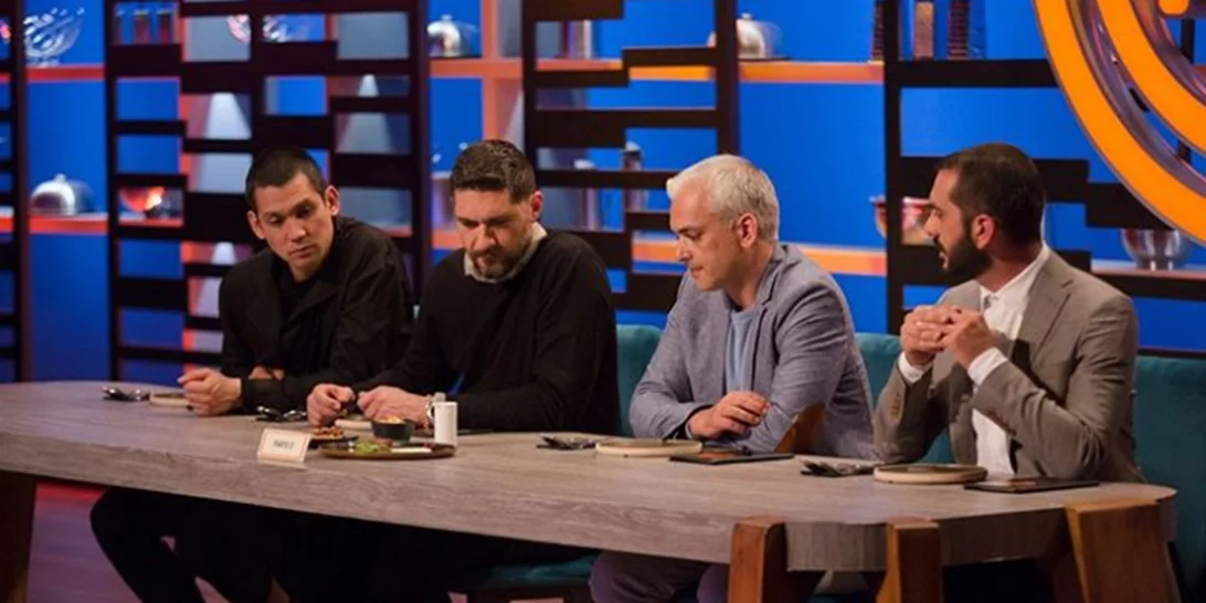 MasterChef |  Η πιο κρίσιμη αποχώρηση του διαγωνισμού! Αυτή είναι η δυάδα που περνάει στον τελικό