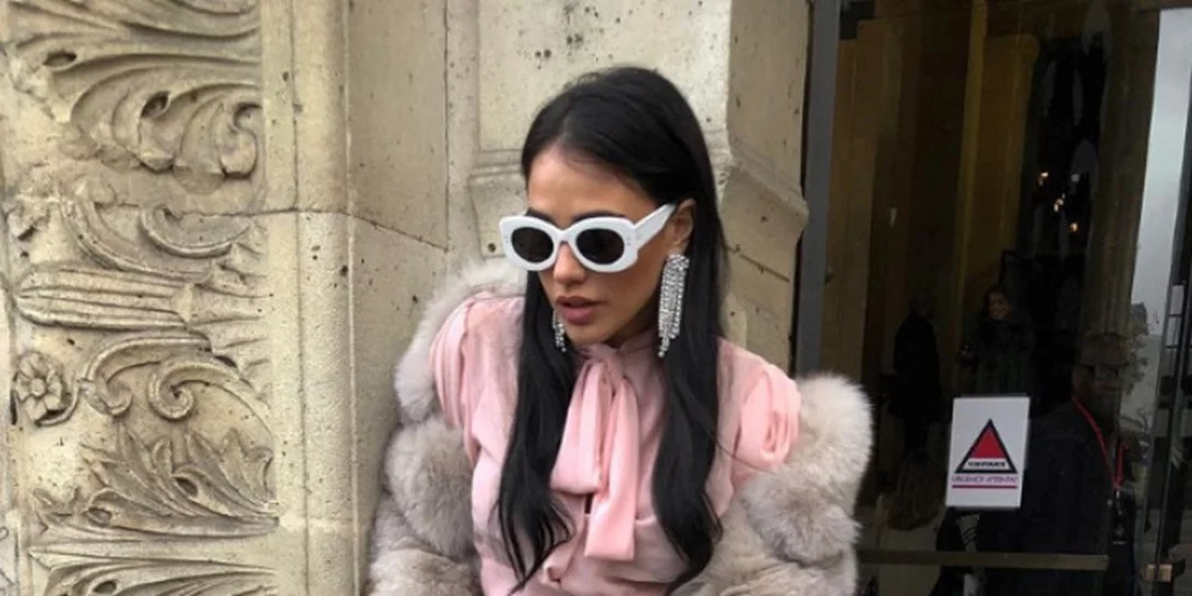 Κόνι Μεταξά | Η γυμνή πόζα στο μπαλκόνι με την οποία έγινε χαμός από likes και σχόλια