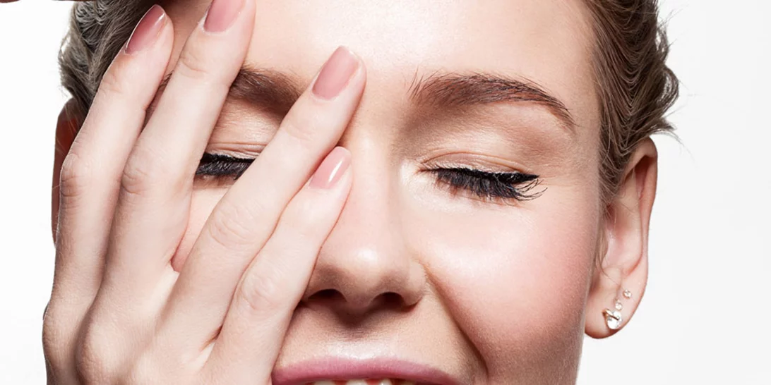 Ξεφλουδίζουν τα νύχια σου; Μάθε τι φταίει και σταμάτησέ το