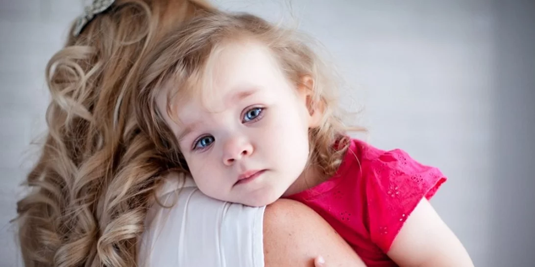 Δεν γίνεται να κακομάθεις ένα παιδί επειδή το παρηγορείς όταν κλαίει