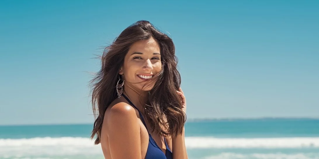 Αγαπάς τη θάλασσα; Μάθε πόσο ευεργετική είναι για την περιποίηση του δέρματός σου