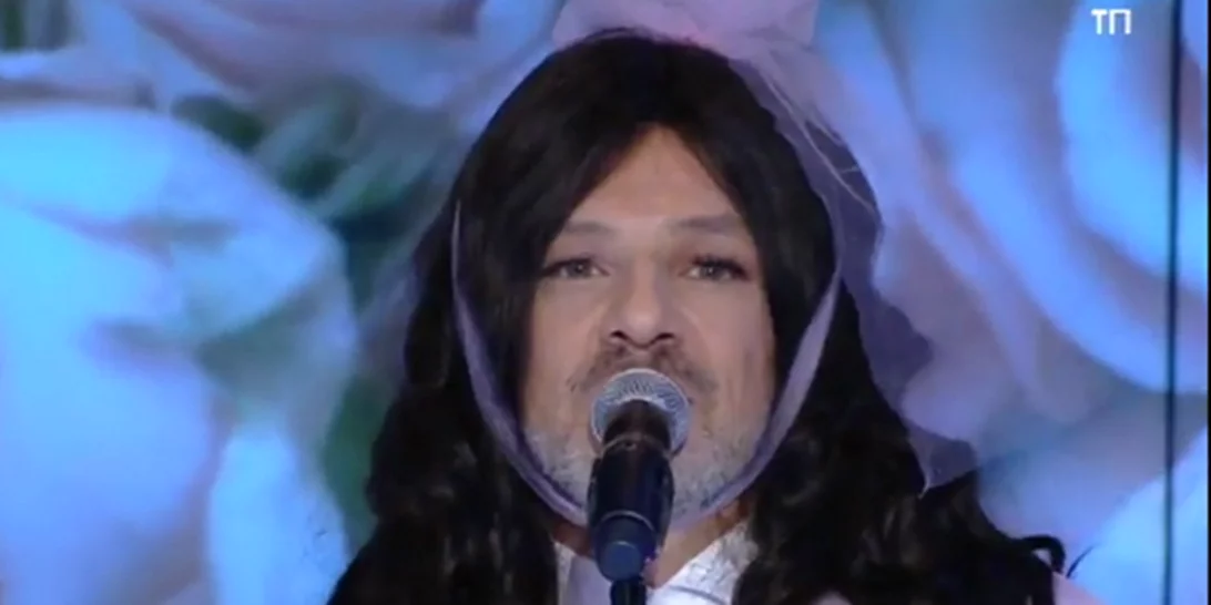 Video Of The Day | Ο Νίκος Μουτσινάς ως Κατερίνα Ντούσκα, Alexander Rybak και Αγάθωνας on air