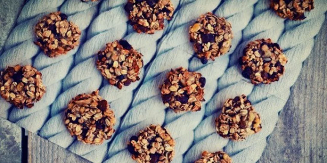 Συνταγή για μπισκότα με 2 υλικά μόνο | Το πιο εύκολο γλυκό σνακ!