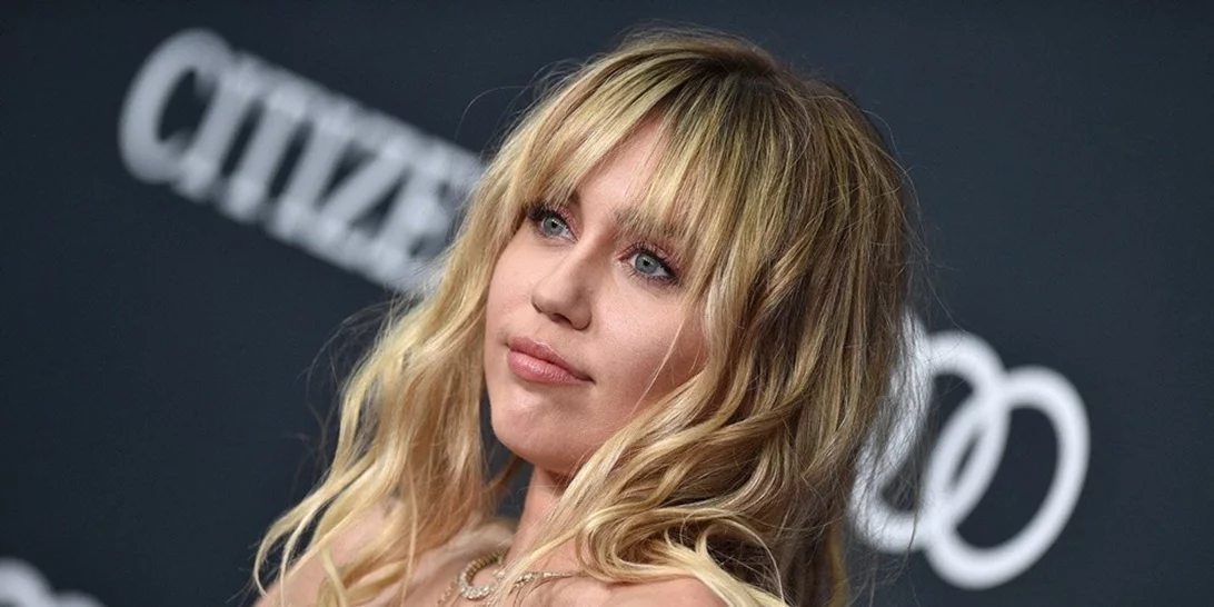 Η οργισμένη αντίδραση της Miley Cyrus σε άνδρα που προσπάθησε να τη φιλήσει