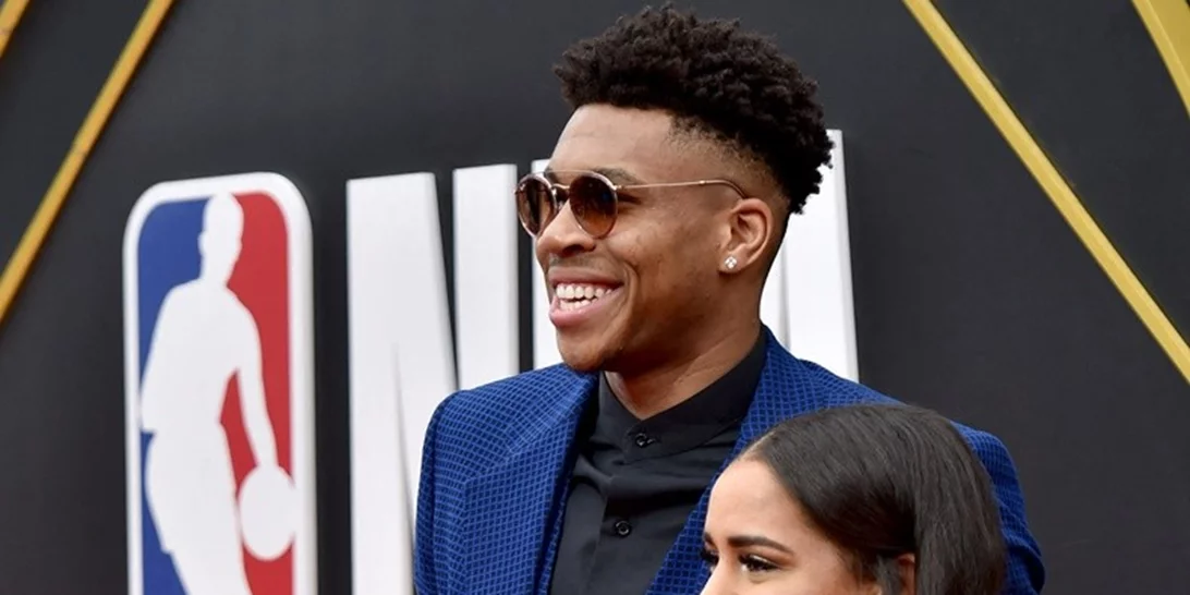 Γιάννης Αντετοκούνμπο | Αναδείχθηκε MVP στο NBA, έχοντας μαζί την σύντροφό του