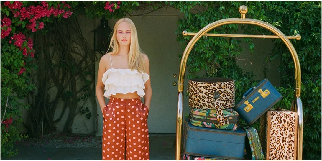 Οι προσφορές ξεκίνησαν | 10 ρούχα και αξεσουάρ που είναι πλέον σε πολύ οικονομικές τιμές