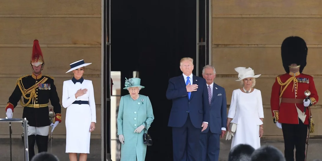 Η γκάφα του Trump στο παλάτι του Buckingham και πώς τον έσωσε η Μελάνια Trump