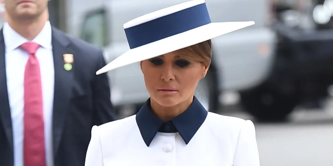 Η chic εμφάνιση της Melania Trump στο παλάτι του Buckingham