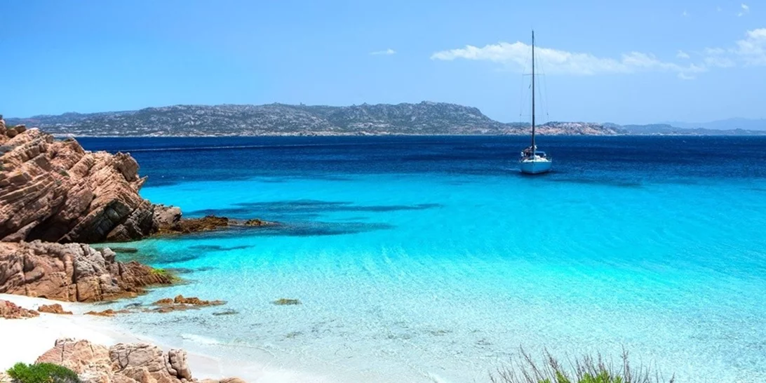 O Αλέξανδρος Χριστόπουλος γιορτάζει την 1η ημέρα του καλοκαιριού στον αέρα του Best Radio 92.6