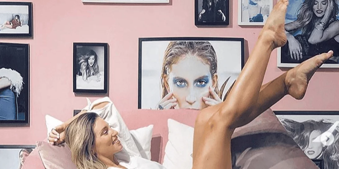 Αθηνά Οικονομάκου | Οι απίστευτοι κοιλιακοί της με μαγιό ένα χρόνο (και κάτι) μετά τη γέννα