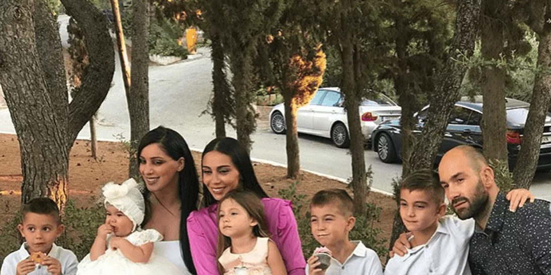 Βασίλης Σπανούλης και Ολυμπία Χοψονίδου | Ποζάρουν με τα πέντε παιδιά τους με αφορμή ένα υπέροχο γεγονός!