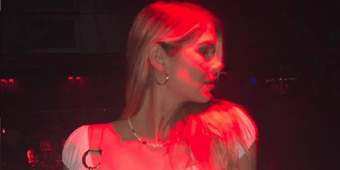 Αμαλία Κωστοπούλου | Ετοιμάζεται να έρθει Ελλάδα για τον γάμο της μητέρας της, Τζένης Μπαλατσινού