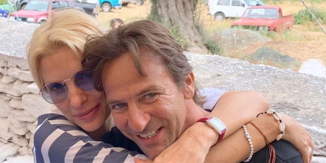 Ελένη Μενεγάκη και Μάκης Παντζόπουλος | Δες τις φωτογραφίες από το πανηγύρι που διασκέδασαν στην Άνδρο