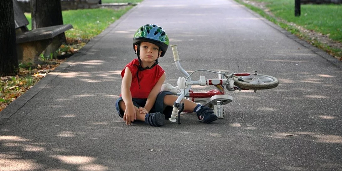 3 μύθοι γύρω από τους μικροτραυματισμούς των παιδιών και τι πραγματικά ισχύει