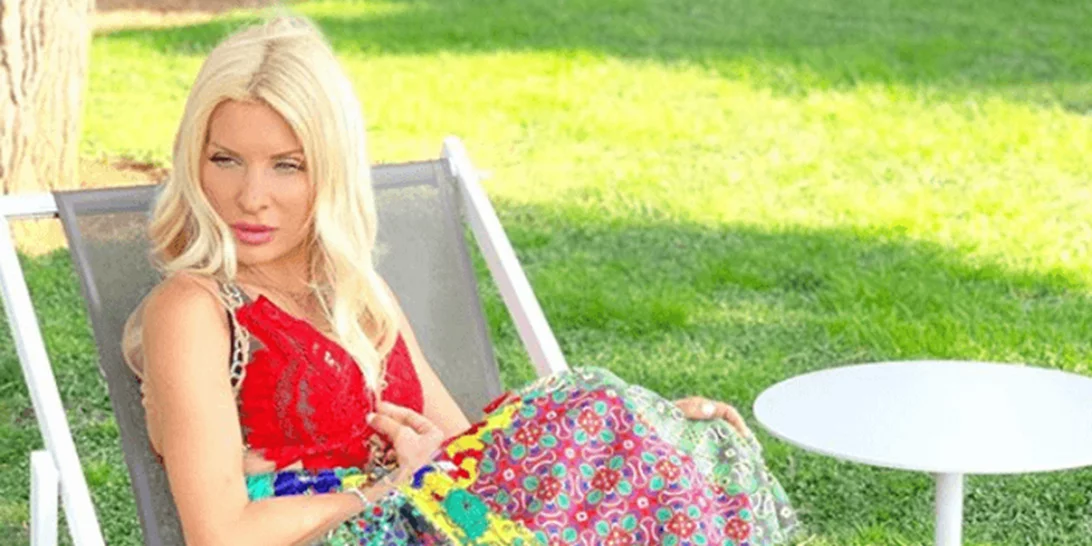 Ελένη Μενεγάκη | Η εντυπωσιακή φωτογραφία, κλείνοντας το τριήμερο του Αγίου Πνεύματος