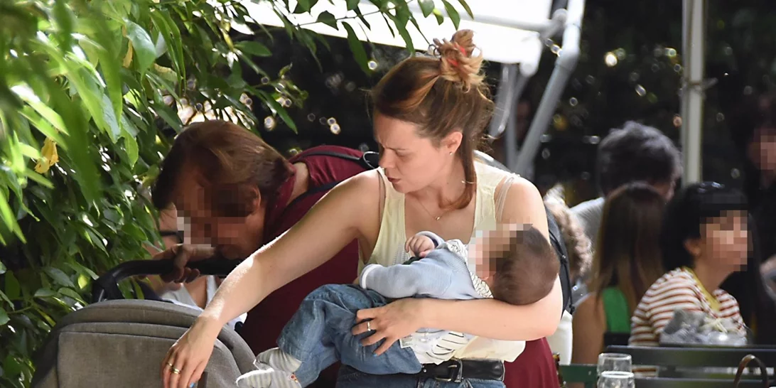 Λένα Παπαληγούρα | Έξοδος με τον γιο της λίγο καιρό αφότου γέννησε (pics)