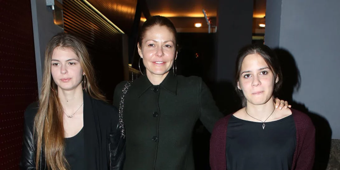 Τζένη Μπαλατσινού | Έφτασε στην Αθήνα η κόρη της για τον γάμο (φωτογραφία)