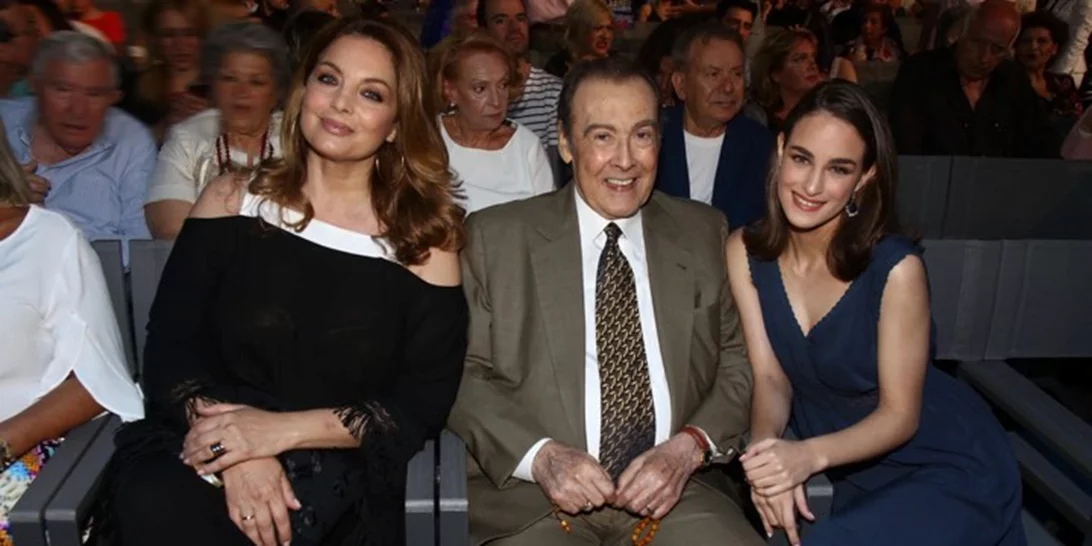 Τόλης Βοσκόπουλος -  Άντζελα Γκερέκου | Στο θέατρο με την πανέμορφη κόρη τους!