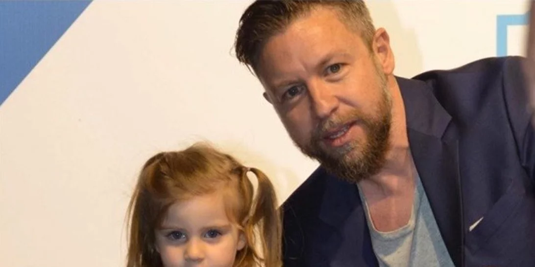 Γιάννης Βαρδής | Η κόρη του περίμενε στην πόρτα για να δει τον νεογέννητο αδερφό της!