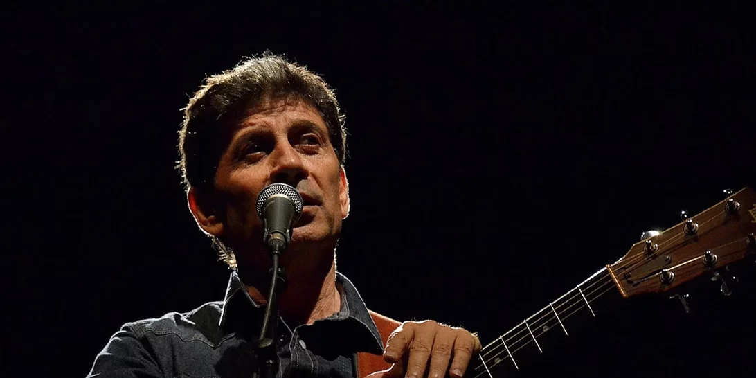 Σωκράτης Μάλαμας | Δες τα τέσσερα παιδιά (μάλαμα) του τραγουδοποιού