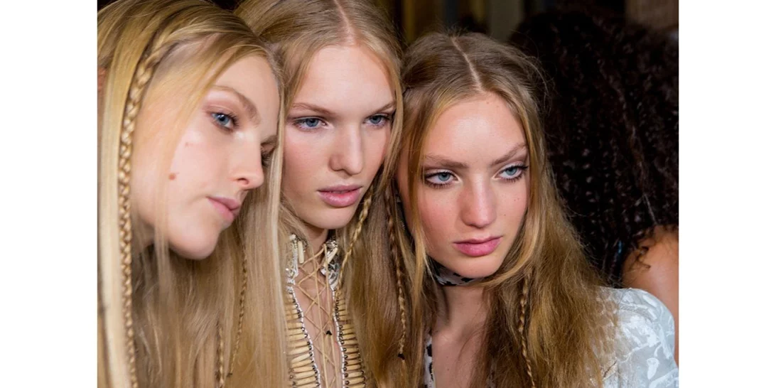 Χτενίσματα για την παραλία, τις βόλτες στο νησί και τις εξορμήσεις | Όλες οι ιδέες