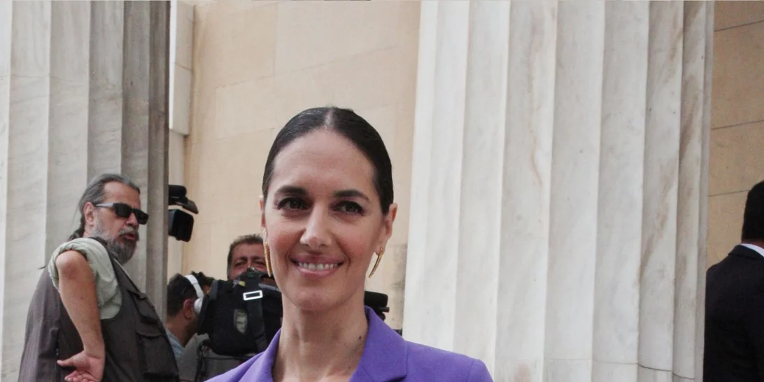 Και κάπως έτσι η Νόνη Δούνια στην ορκωμοσία της Βουλής έδειξε σε όλες τι σημαίνει στιλ