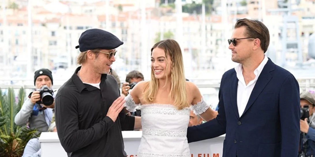 Το επικό photobomb του Brad Pitt στη Margot Robbie