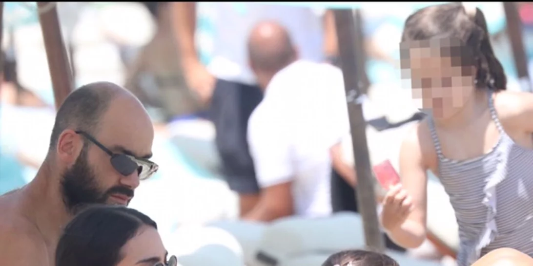 Ολυμπία Χοψονίδου - Βασίλης Σπανούλης | Διακοπές στη Μύκονο με τα πέντε παιδιά τους