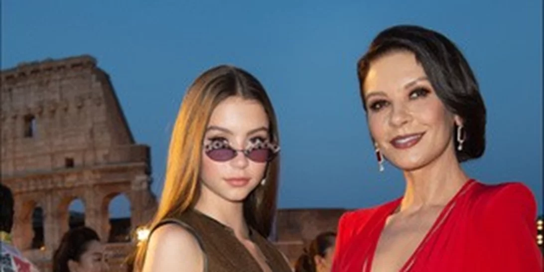 Στο front row του οίκου Fendi ξεχωρίσαμε την Catherine Zeta-Jones με τη κόρη της
