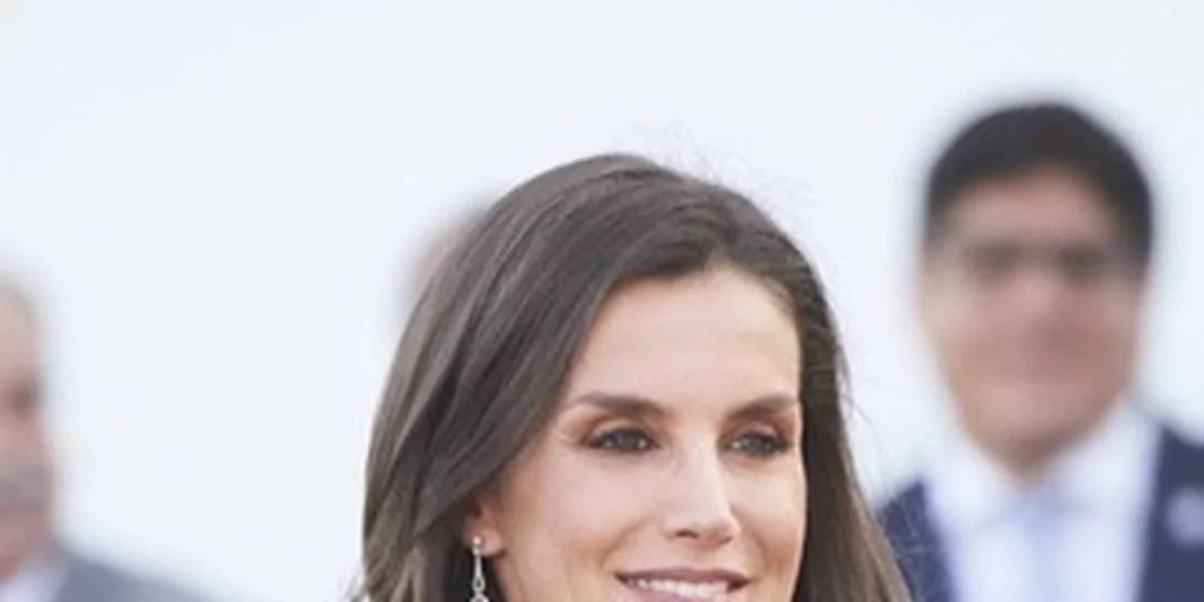 Βασίλισσα Letizia | Μια άψογη εμφάνιση ποντάροντας στο κόκκινο χρώμα