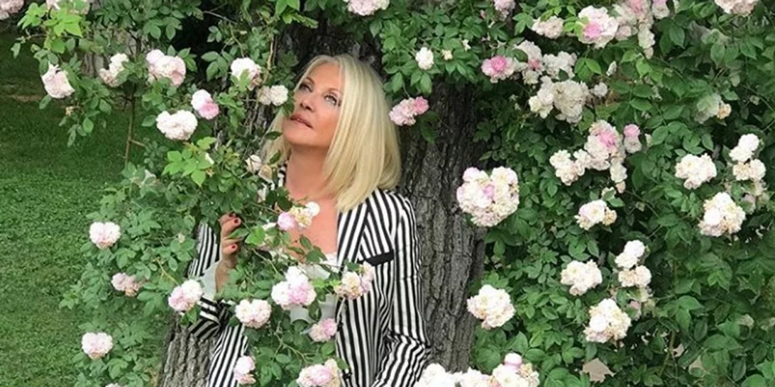 Η Ρούλα Κορομηλά στα 90s! Δες τη σε δύο vintage καλοκαιρινά στιγμιότυπα που έχει μοιραστεί