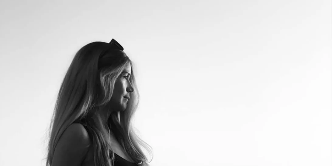 H Ιωάννα Παππά σε δύο τέλεια πορτραίτα με φουσκωμένη κοιλίτσα λίγο πριν γεννήσει