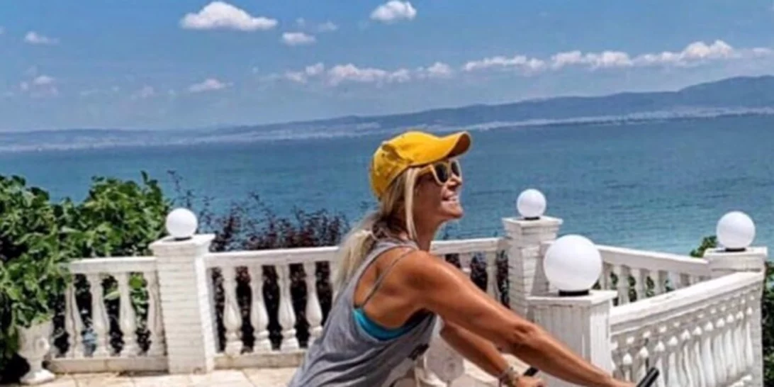 Μαρία Ανδρούτσου | Πάθαμε πλάκα με τους κοιλιακούς της! Το απίστευτο σώμα της με μαγιό