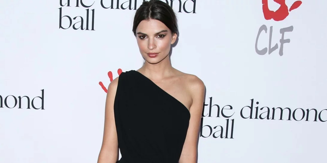 Βρήκαμε τα πιο ωραία μαύρα φορέματα που μπορείς να πάρεις στις εκπτώσεις