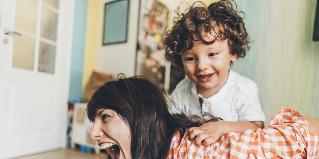 Πώς να διατηρήσεις τη σχέση σου με τις φίλες σου όταν αποκτούν παιδί