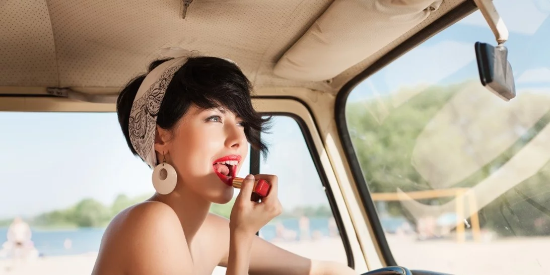 Παγκόσμια Ημέρα Κραγιόν | Αυτά πρέπει να έχεις μαζί σου αυτό το καλοκαίρι